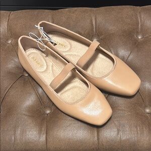 Old Navy Tan Flats Elegant Loafers